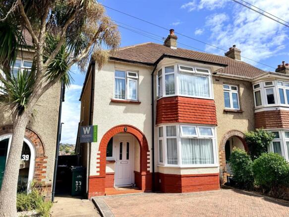 Fairway Crescent 37.jpg