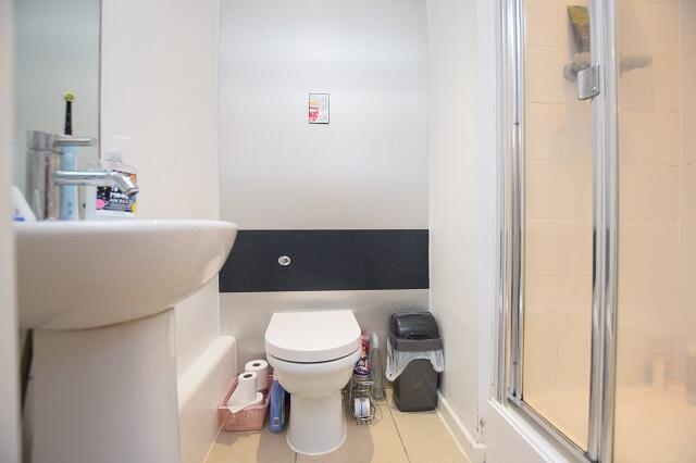 2 bed Apartment to rent Image 4