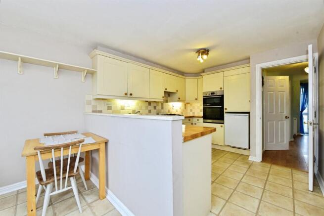 4 bed Detached for sale Image 5