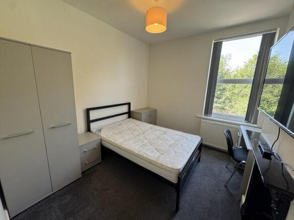 6 bed Terraced to rent Image 9