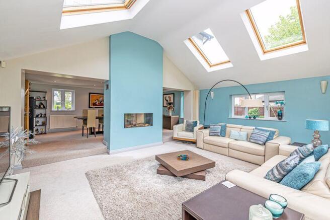 Lounge/Dining Room