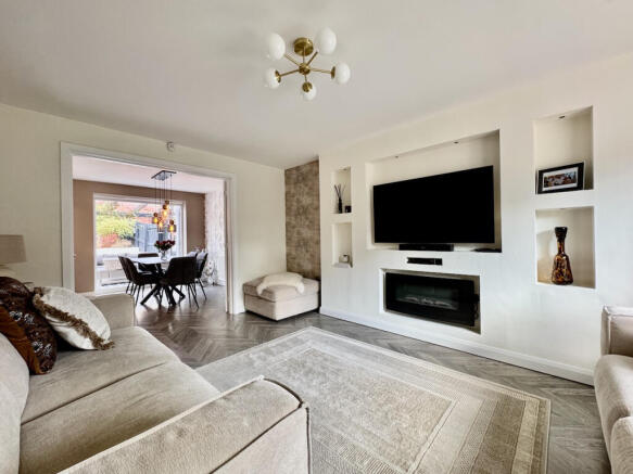 4 bed Detached for sale Image 4