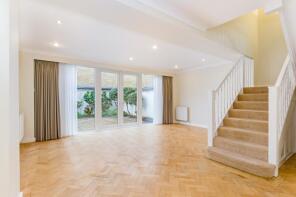 16, Acacia Gardens, London NW8 6AH