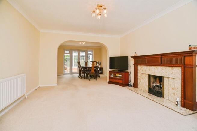 4 bed Detached for sale Image 8