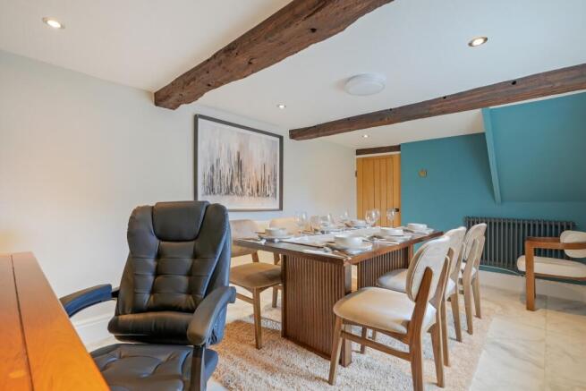 5 bed Detached for sale Image 12