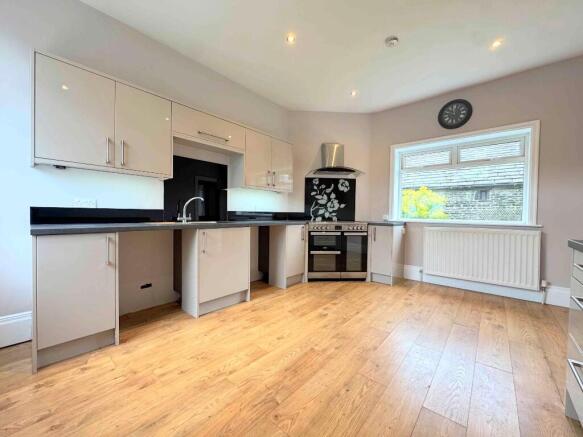 4 bed Link Detached House for sale Image 10