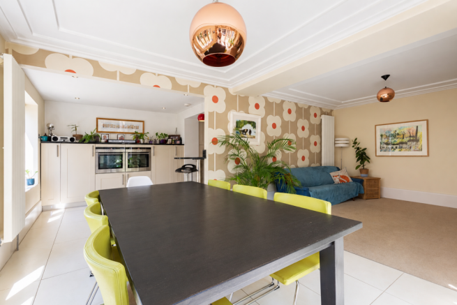 5 bed Detached for sale Image 11