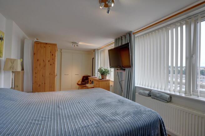 4 bed Detached for sale Image 11