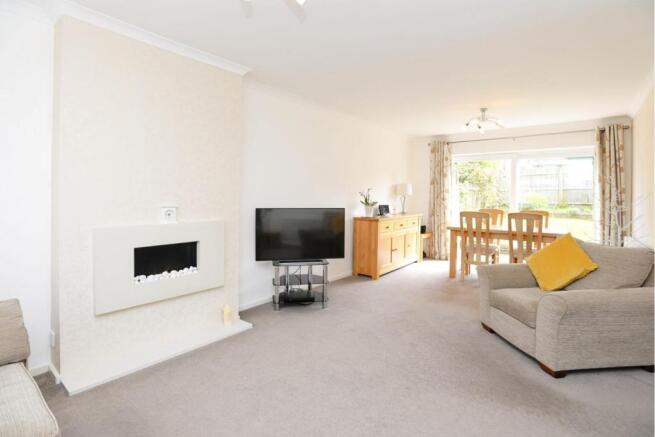 Lounge/Dining Room