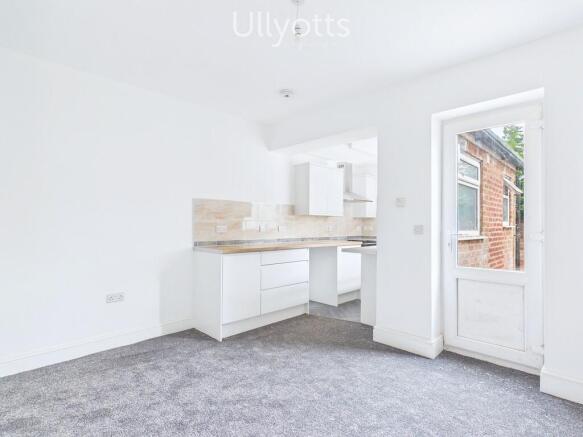 3 bed Terraced to rent Image 6