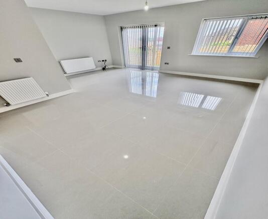 3 bed Detached Bungalow to rent Image 10