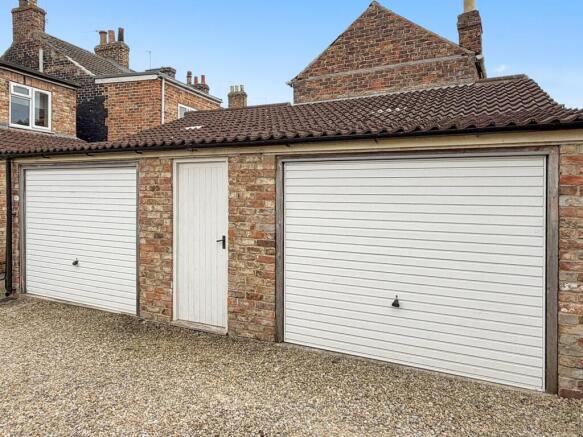 2 bed Semi-Detached for sale Image 8