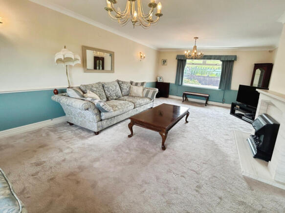 Modern Detached 4 Bedroom Property