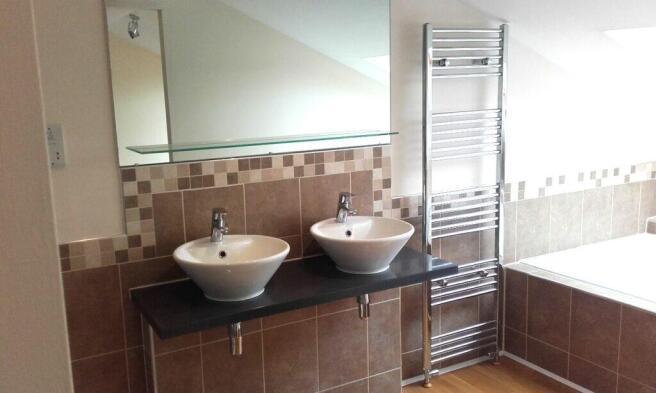 6 bed Detached for sale Image 10