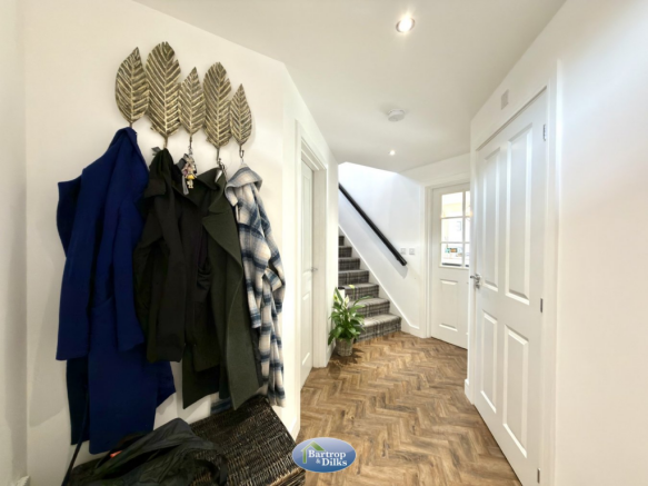 4 bed Detached for sale Image 5