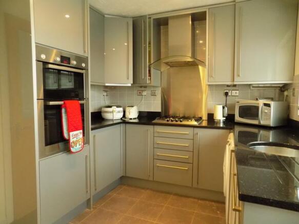 KITCHEN2.JPG