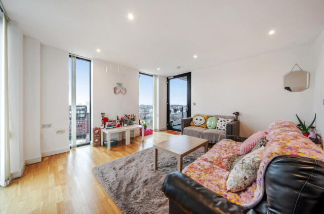 1436937-5-69d79fc...