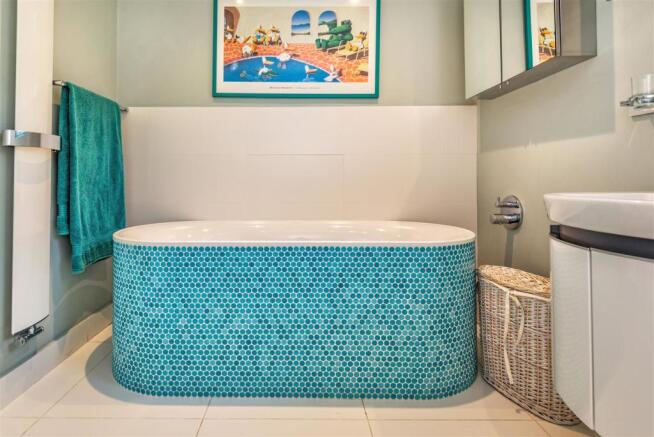 Bathroom 2.jpg