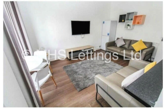 4 bed Terraced to rent Image 4