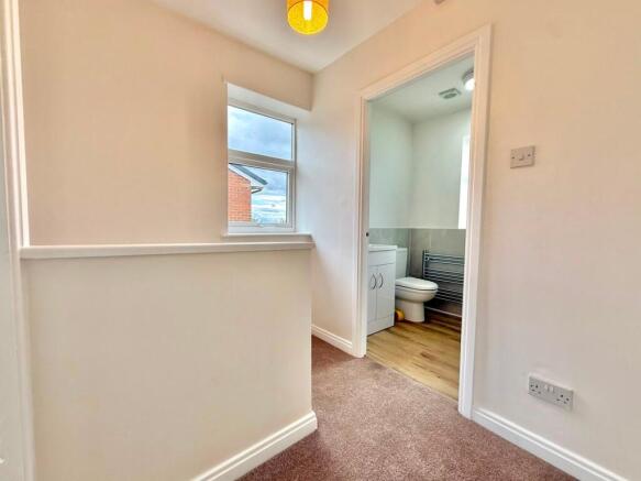 3 bed Semi-Detached to rent Image 10