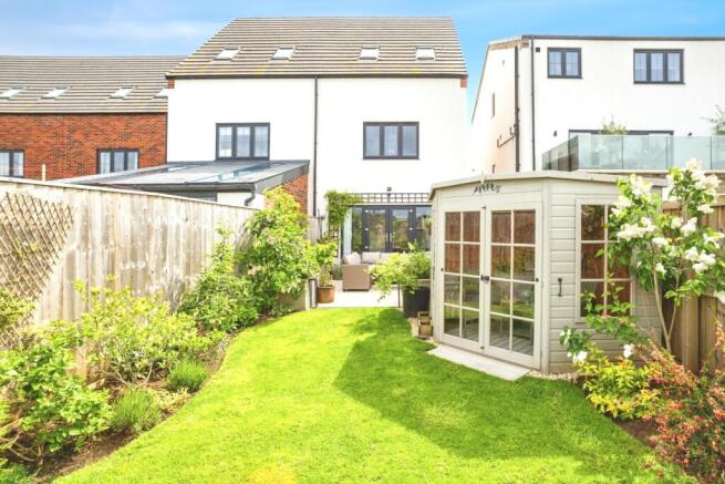 3 bed Semi-Detached for sale Image 8