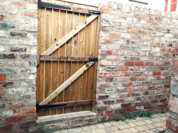 2 bed Town House to rent Image 8
