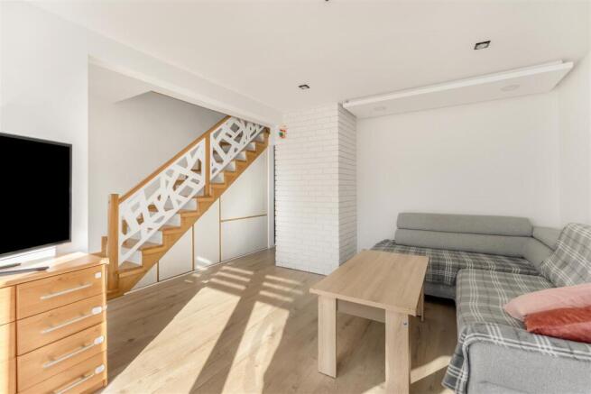 42 Morris Drive, Banbury-8.jpg