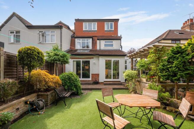 4 bed Semi-Detached for sale Image 9