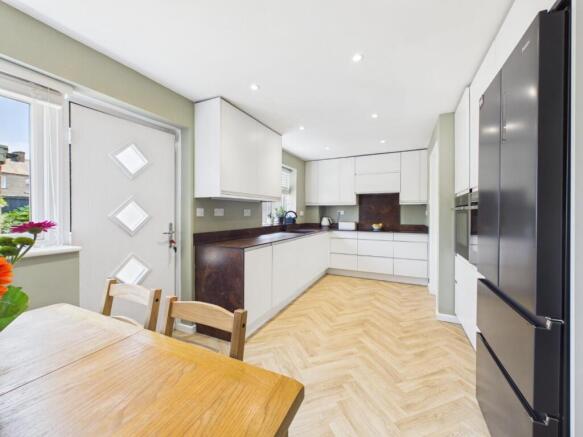3 bed Town House for sale Image 7