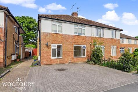 Broomfield Avenue, Loughton, IG10