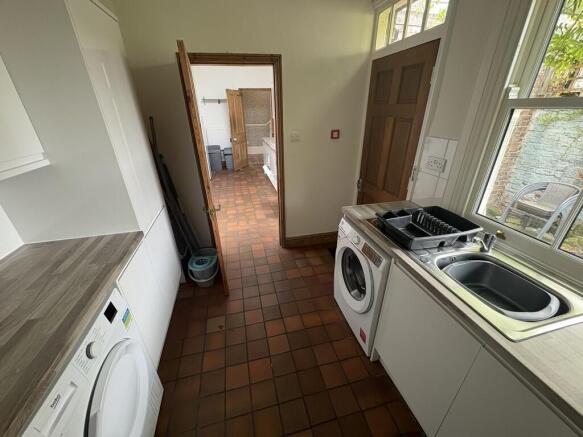 1 bed House Share to rent Image 6