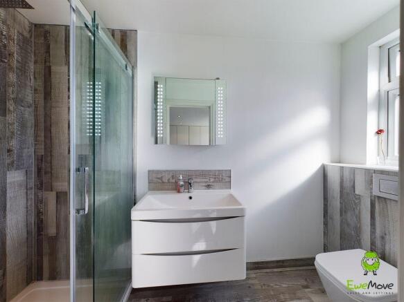 Ensuite to Bed 1