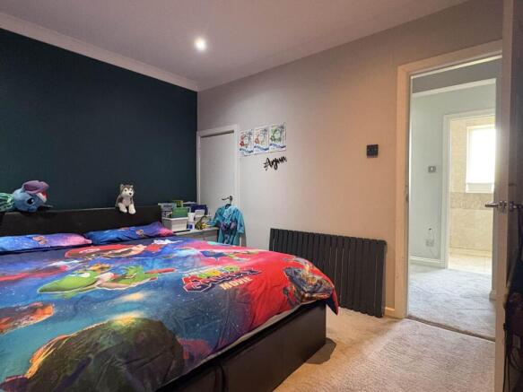 4 bed Semi-Detached for sale Image 11