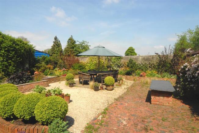 IM24 Haresfield Farm 110516.jpg
