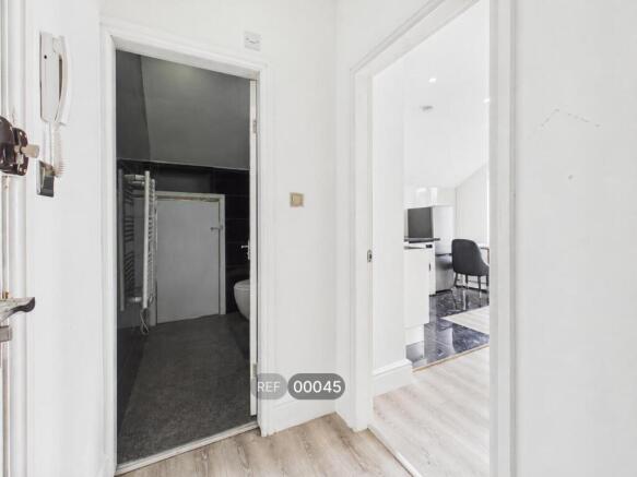 Studio to rent Image 8