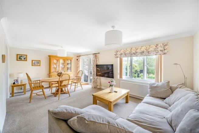 Wayside Sitting/Dining Room