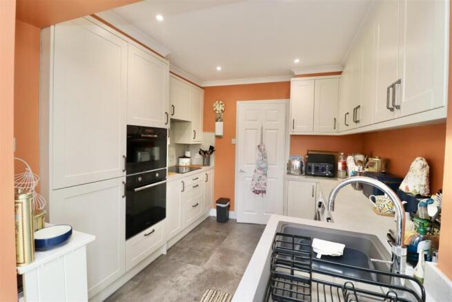 3 bed House for sale Image 5