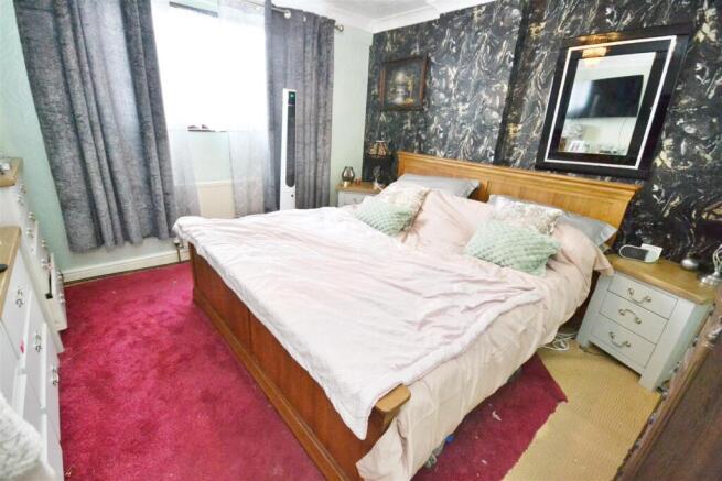 4 bed Semi-Detached Bungalow for sale Image 7