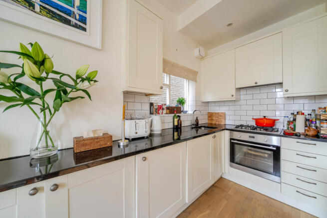 1431871-10-69c117...