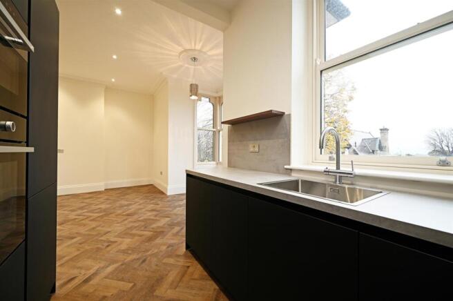 2 bed Apartment for sale Image 6