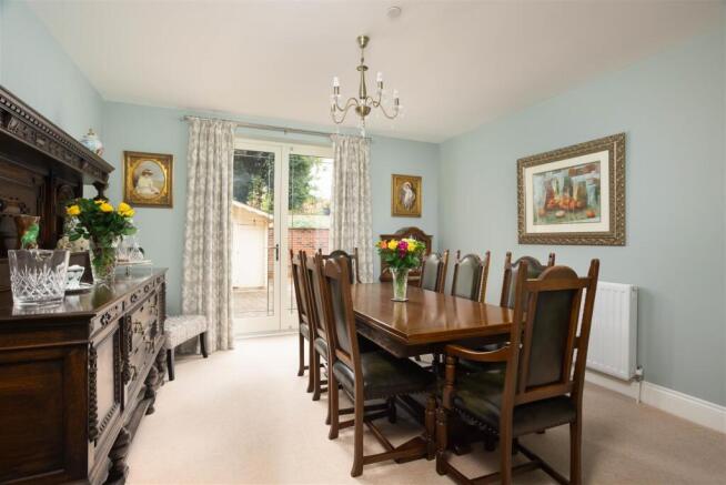 4 bed Detached to rent Image 5