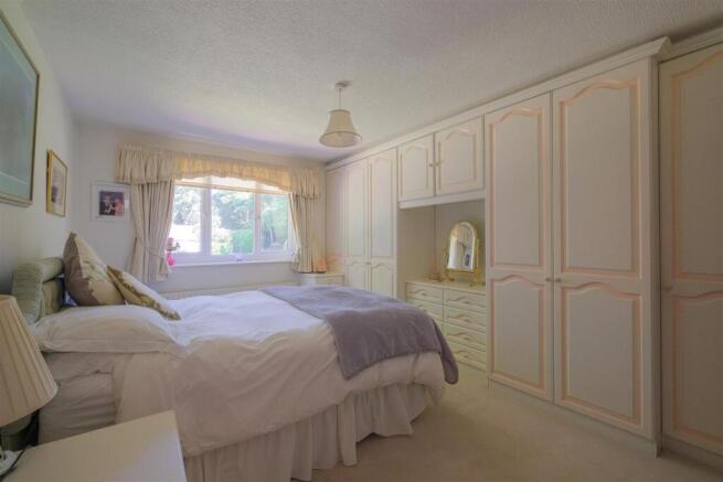 2 bed Apartment for sale Image 8