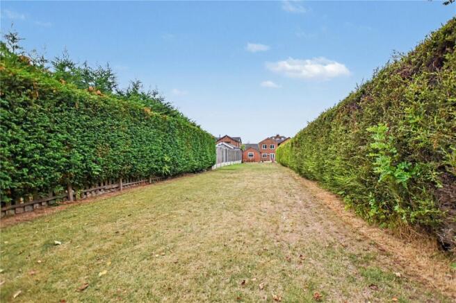 4 bed Semi-Detached for sale Image 12