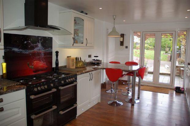 KITCHEN/BREAKFAST ROOM