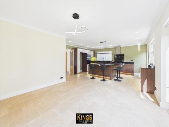 4 bed Detached for sale Image 8