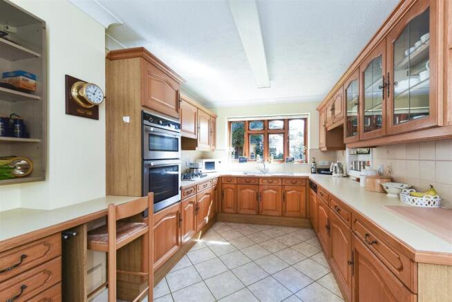 2 Oast Lane, TN10 3AQ  004.jpg