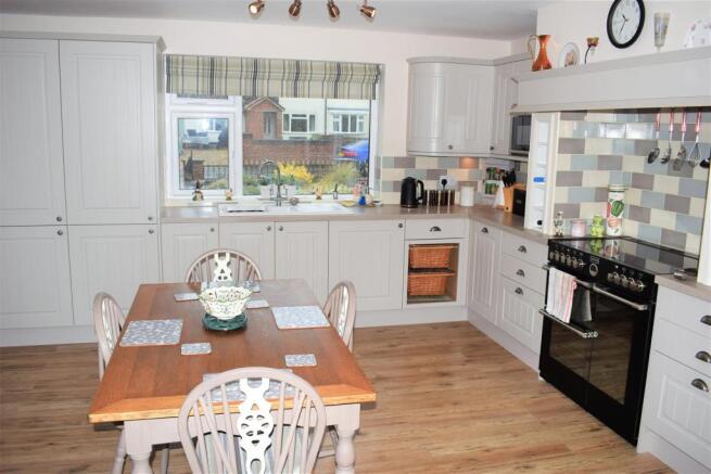 DAY KITCHEN
