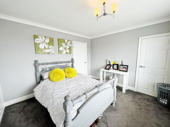 Bedroom 1 pic 3.jpg