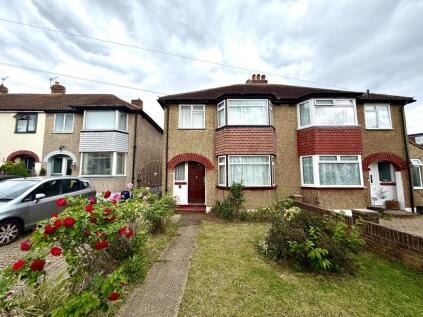 Devon Way, Chessington, Surrey. KT9 2RJ