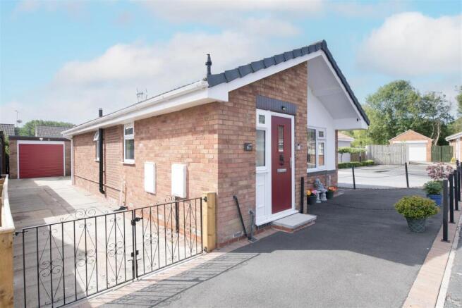 2 bed Detached Bungalow for sale Image 4
